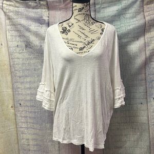 In brand new condition Woman’s Zac & Rachel top.